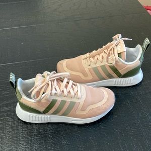 ADIDAS Originals women’s sneaker